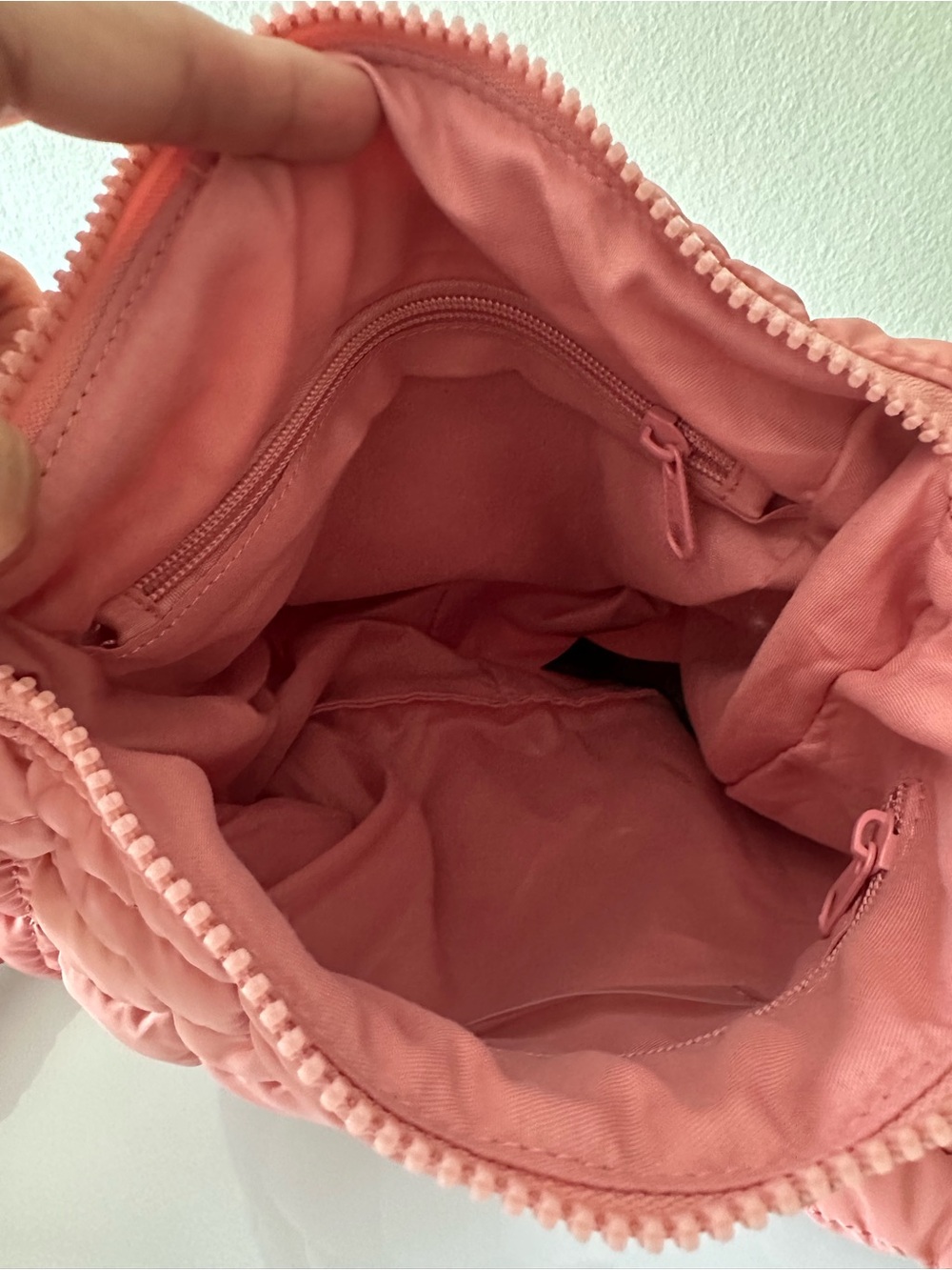 Free People Movement Carryall pink quilted bag. New, without tag. - Picture 5 of 15
